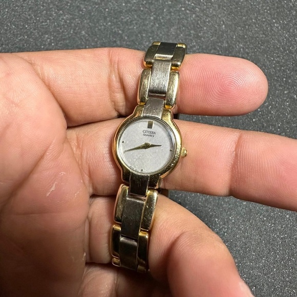 Vintage Citizen Womens Quartz Analog Watch Gold/Silver Tone 5920-S76248 Working - Picture 1 of 6